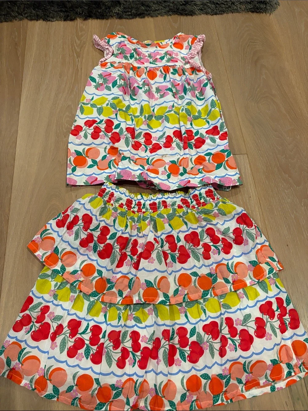 Mini Boden Girls Size 9-10 White Cherry & Citrus Print Tiered Skirt Set.